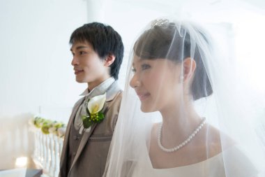 Düğün töreninde mutlu Japon gelin ve damat