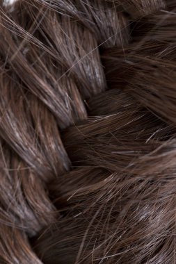 Güzel kahverengi bir saçın kapağı, örgü. 