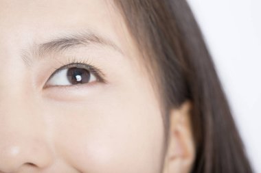 Uzun saçlı güzel Asyalı kadın portresi.