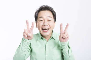 Usta Asyalı işadamı el hareketi yapıyor. 