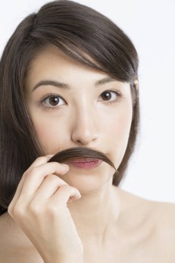 Bıyık gibi sakallı bir kadın.