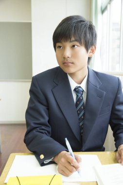 Sınıfta okuyan Japon öğrencinin portresi.