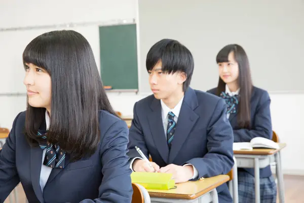 Jonge Japanse Studenten Studeren Klaslokaal — Stockfoto