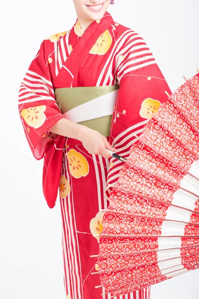 Portrét Krásné Japonské Ženy Kimonu Červeným Deštníkem — Stock fotografie
