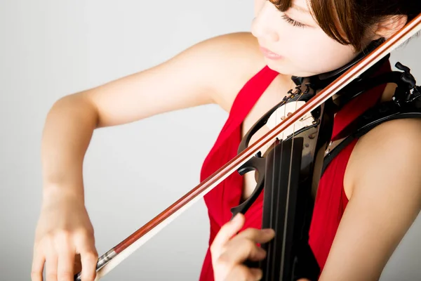 Bella Donna Asiatica Posa Con Violino Primo Piano — Foto Stock