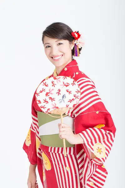 Piękna Kobieta Tradycyjnym Czerwonym Kimono Wentylatorem — Zdjęcie stockowe