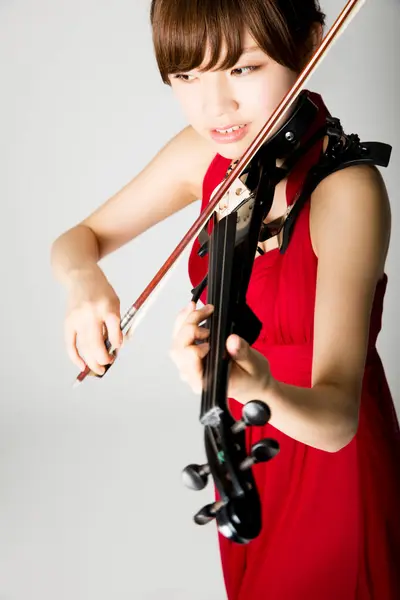 Bella Donna Asiatica Posa Con Violino Primo Piano — Foto Stock
