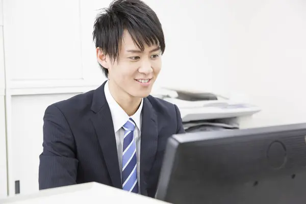 Asiatische Geschäftsmann Mit Computer Büro — Stockfoto