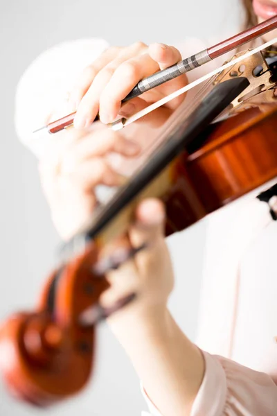 Bela Asiática Mulher Posando Com Violino Close — Fotografia de Stock