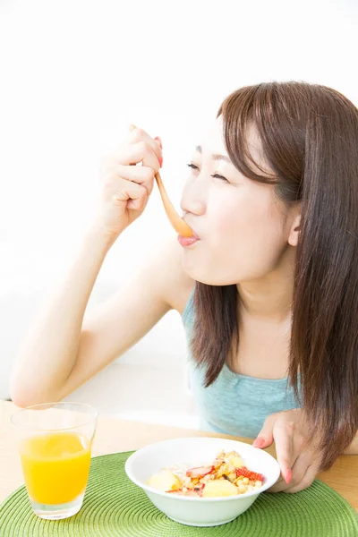 Bela Mulher Asiática Comer Café Manhã Saudável — Fotografia de Stock