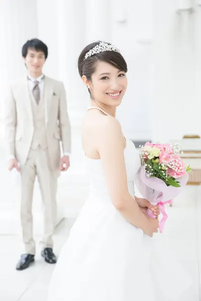 Portrait Beautiful Happy Young Wedding Couple Posing Together — Stock Photo, Image