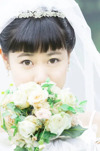 Belle Mariée Japonaise Avec Bouquet Fleurs Blanches — Photo
