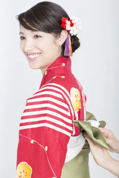 Portrait Belle Jeune Femme Vêtue Kimono Japonais Traditionnel Habiller — Photo