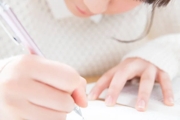 Potrait Vackra Japanska Tonåring Flicka Doign Läxa Hemma — Stockfoto
