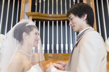 Düğün boyunca mutlu gelin ve damat