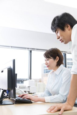 Bilgisayar kullanma office iş adamları 