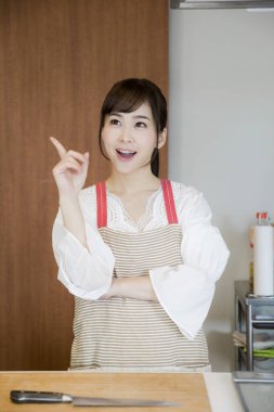 Asyalı kadın aşçının bir fikri var. 