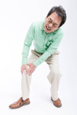 Diz ağrısı çeken Asyalı Japon..