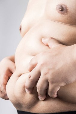 Koca göbekli şişman bir adam. Şişman adam. Stüdyo resmi