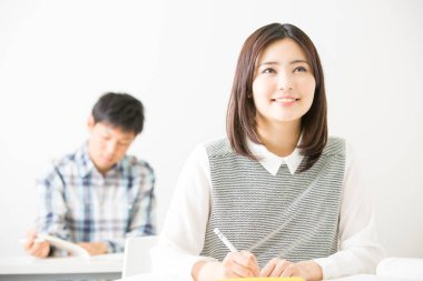 Genç kız üniversite öğrencisi. 