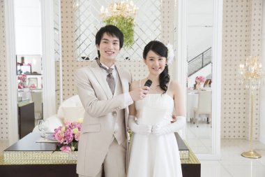 Düğün töreninde mutlu Japon gelin ve damat