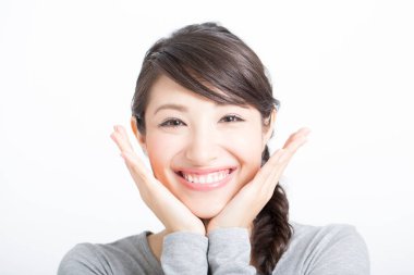 Gülümseyen güzel Asyalı kadın portresi