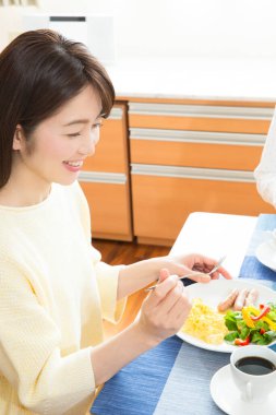 kadın mutfakta Kahvaltı