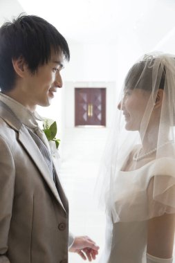 Düğün töreninde mutlu Japon gelin ve damat