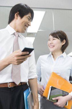 Ofiste çalışan iş adamları