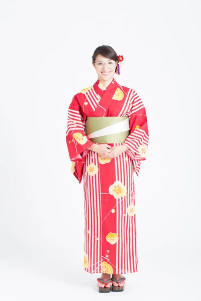 Bella Donna Tradizionale Kimono Rosso Con Occhiali Vista — Foto Stock