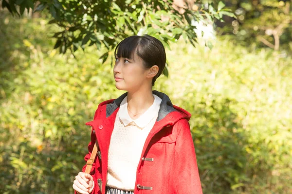 Jovem Asiático Menina Outono Parque — Fotografia de Stock