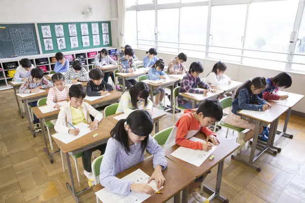 Japanse Basisleerlingen Die Klas Schrijven Onderwijsconcept — Stockfoto