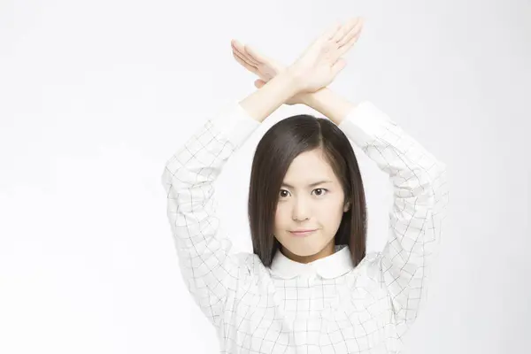 Estúdio Tiro Bela Mulher Japonesa Gesturig Parar Com Mãos Acima — Fotografia de Stock