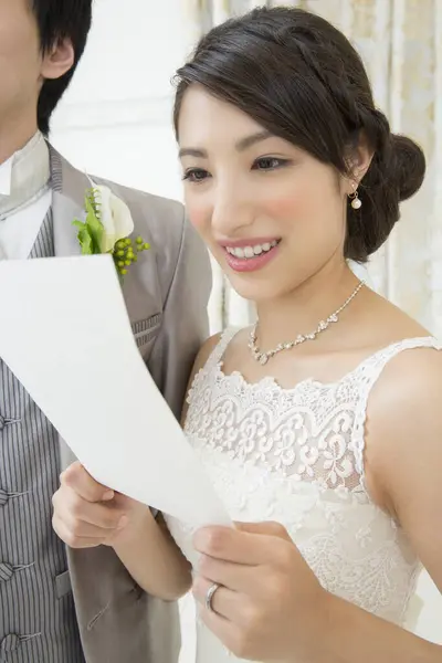 Gyönyörű Pár Ázsiai Menyasszony Vőlegény — Stock Fotó