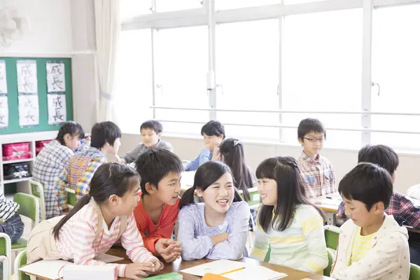 Retrato Niños Asiáticos Aula Escolar — Foto de Stock