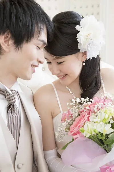 Düğün Töreninde Mutlu Japon Gelin Damat — Stok fotoğraf