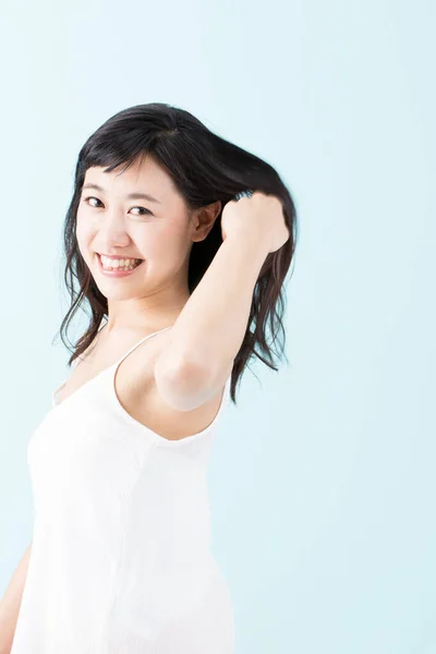 Junge Asiatische Frau Posiert Studio — Stockfoto