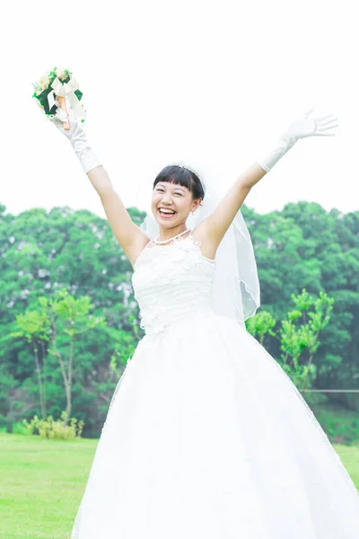 Gyönyörű Japán Menyasszony Csokor Fehér Virágok — Stock Fotó