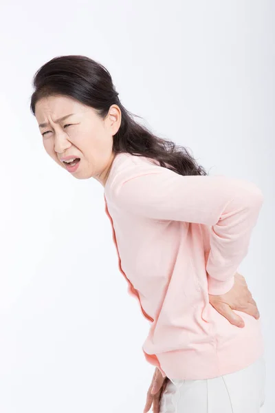 Asiático Mayor Mujer Got Dolor Espalda Aislado Blanco Fondo —  Fotos de Stock