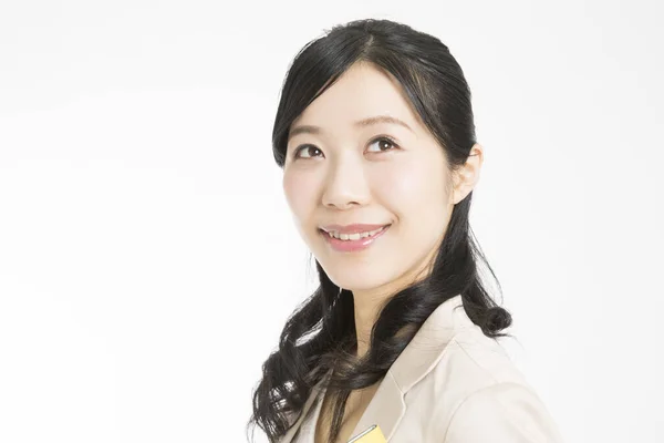 Porträtt Vacker Japansk Kvinna Tittar Bort Vit Bakgrund — Stockfoto