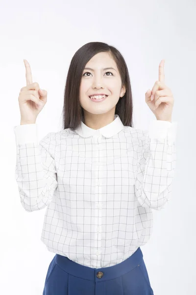 Estúdio Tiro Bela Mulher Japonesa Gesticulando Com Dedos Indicadores Isolados — Fotografia de Stock