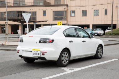 Japonya 'da sürüş dersleri için araba