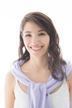 gülümseyen genç Asyalı kadın