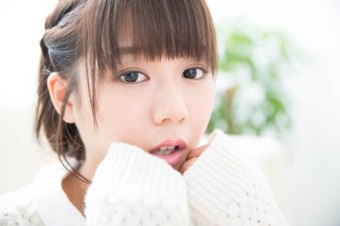 Güzel Japon kadınının portresini yakından çek.