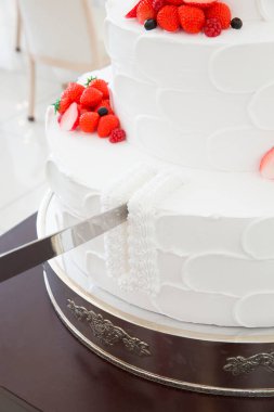 Güzel düğün pastasının yakın plan görüntüsü  