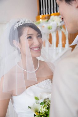 Düğün töreninde mutlu Japon gelin ve damat