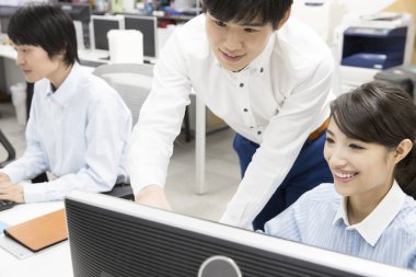 Bilgisayar kullanma office iş adamları 