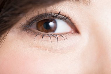 kadar kadın gözünü kapat