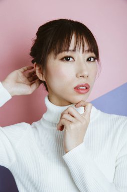 Asyalı kadın portresi, stüdyo fotoğrafı. 