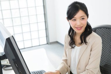 Ofiste çalışan iş kadını